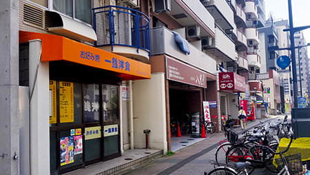 ④ お好み焼　一銭洋食さんとワンダフルホームさんの間に広島店があります。