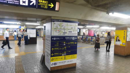 ① 京都市営地下鉄「四条駅」・阪急電車「烏丸駅」を出て、地下道を通り20番出口を目指します。