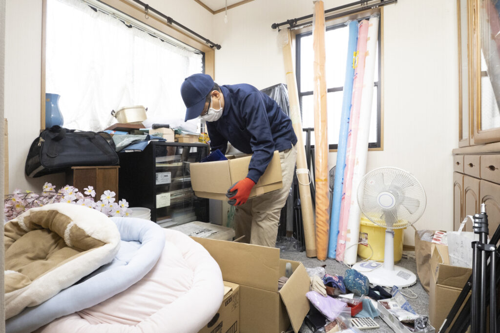 遺品整理はいつからするのが最適？スタートのタイミングやおすすめ時期について 古美術八光堂の骨董品買取ブログ