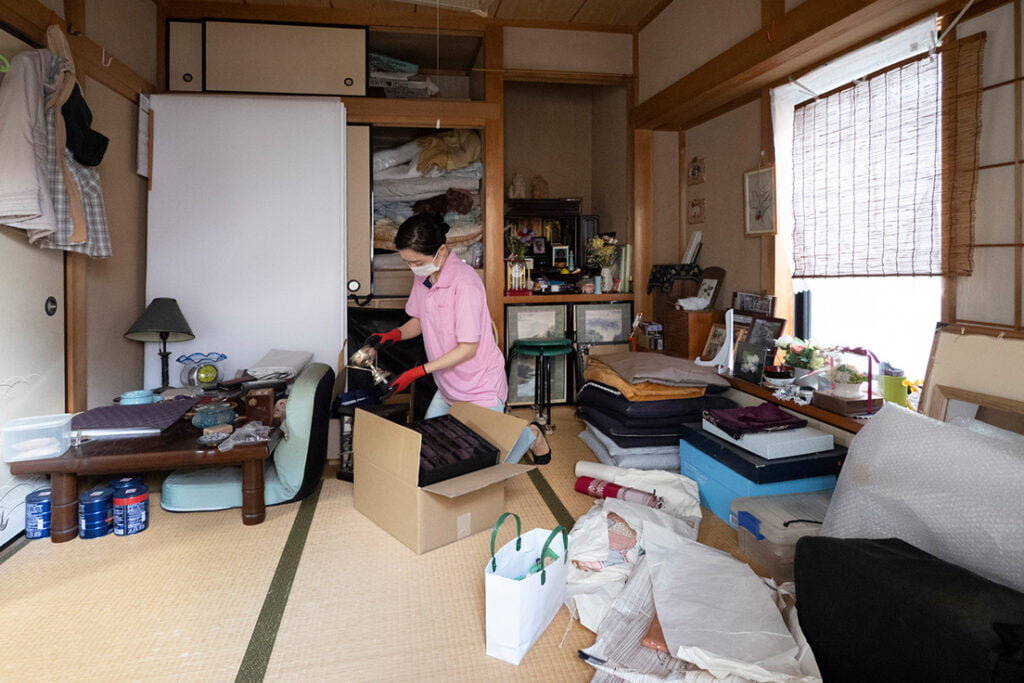 身辺整理の目的・方法を解説。まずは断捨離で不用品の処分をはじめよう | 古美術八光堂の骨董品買取ブログ