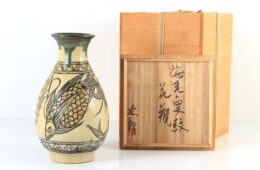 琉球陶器の頂点、金城次郎。沖縄の伝統技術を芸術にまで高める