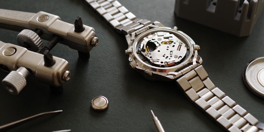 腕時計の修理（オーバーホール）は専門家に依頼しよう。自分で修理する場合の手順とリスク