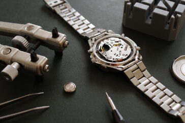 腕時計の修理（オーバーホール）は専門家に依頼しよう。自分で修理する場合の手順とリスク