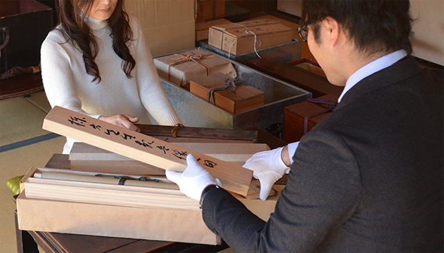 お得意様への直販で、骨董文化の橋渡し役に。